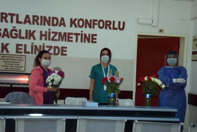 İZTO’dan sağlık çalışanlarına “çiçek” morali