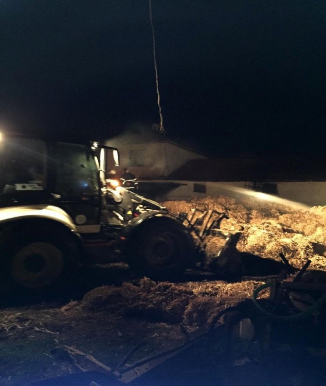 Suluova’da 100 ton saman yandı