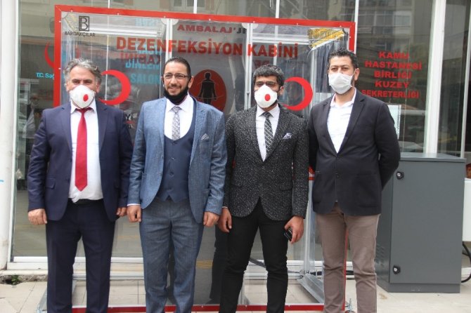 İzmirli hayırsever Kızılay’a dezenfeksiyon tüneli bağışladı