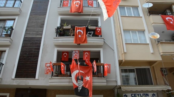 105. Sokakta 23 Nisan kutlamaları balkonlardan bayraklarla yapılacak