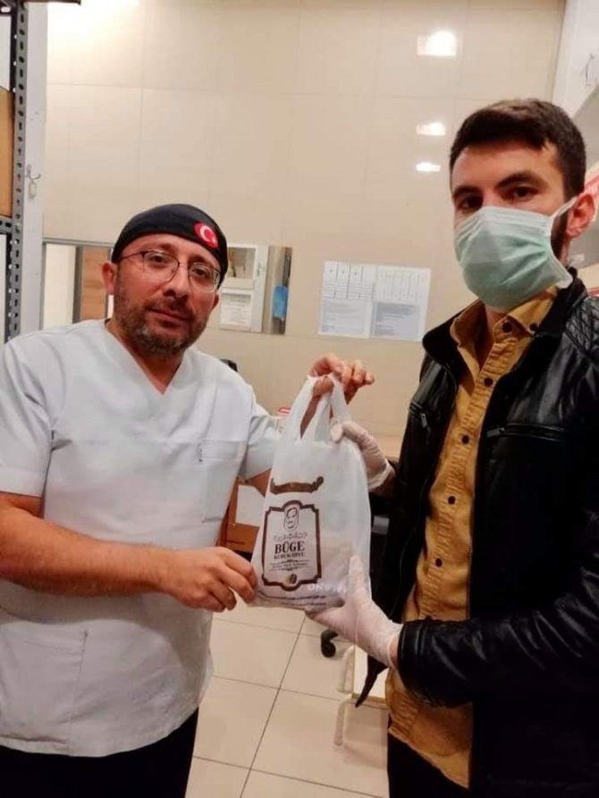 Afyonkarahisar’da sağlık çalışanlarına ücretsiz kuru kahve ikramı