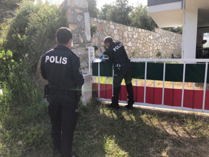 Antalya Valisi’nin " İlginç olaylar yaşanıyor, işin ciddiyetini anlayamayanlar var" dediği olayın adresi villa mühürlendi