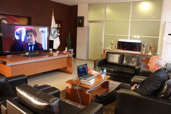 Sökeli Berke, başkanlık koltuğuna online oturdu