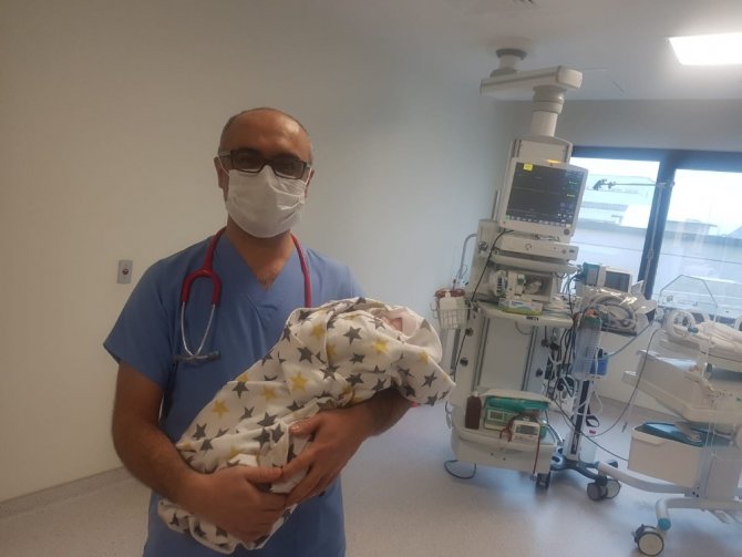 Bursa’da 18 günlük bebek korona virüsü yendi