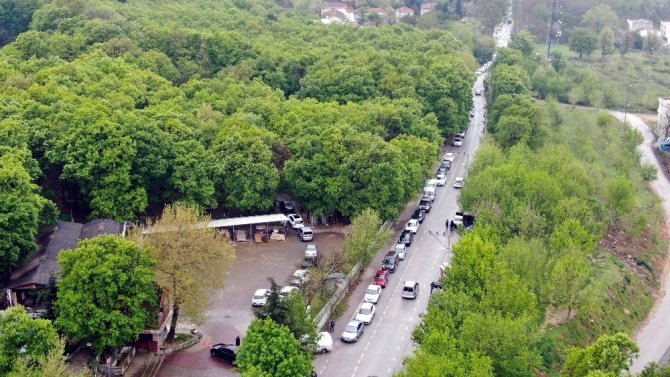 Bursa’da korona kısıtlaması öncesi kilometrelerce su kuyruğu