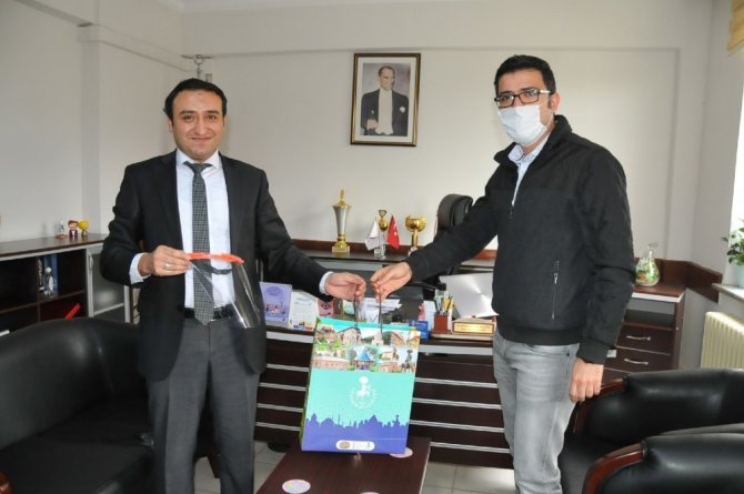 Akşehir Belediyesinden siperlik maske