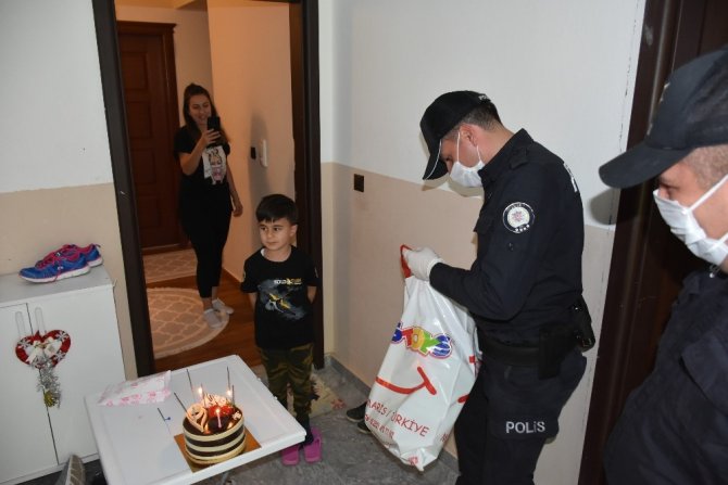 Marmaris polisinden gelecekteki meslektaşları için sürpriz pasta