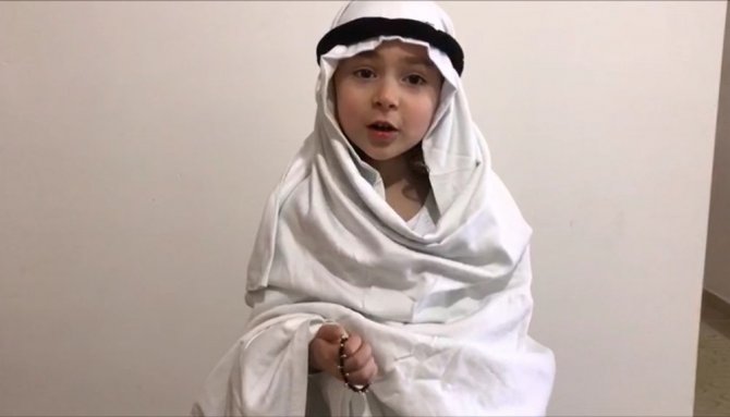 5 yaşındaki Abrek dünya çocuklarına 10 dilde “Merhaba” dedi
