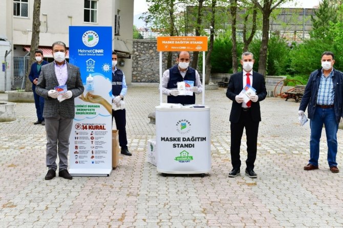 Yeşilyurt Belediyesi maske dağıtımına hız verdi