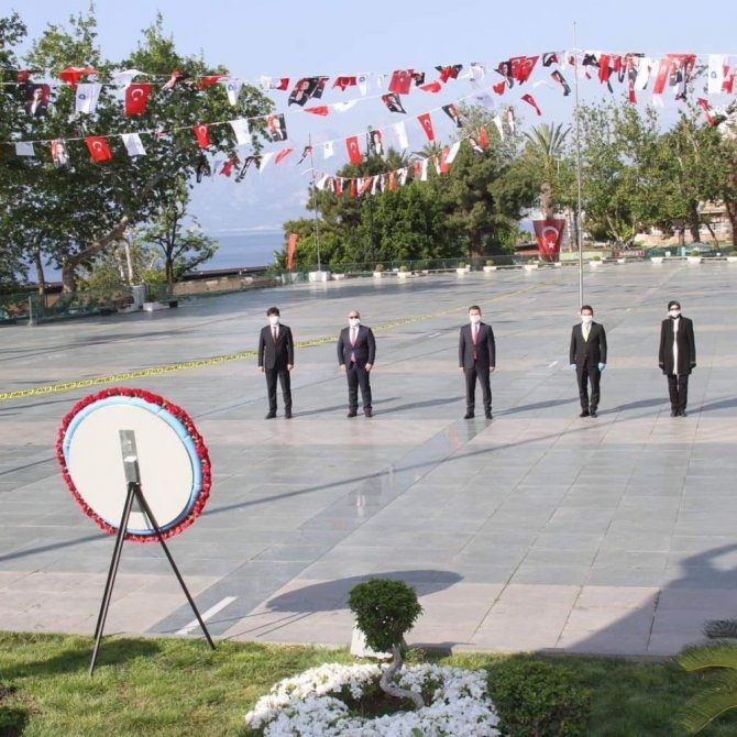 Antalya’da sosyal mesafeli 23 Nisan
