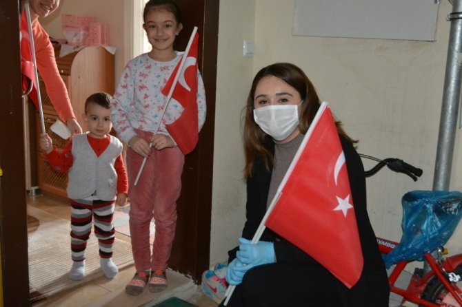 Başkan Demir 23 Nisan’da çocukları evde sevindirdi