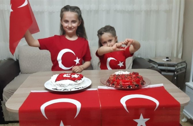 Bursa’da çocuklar Türk bayraklı pasta yapıp 23 Nisan’ı kutladı