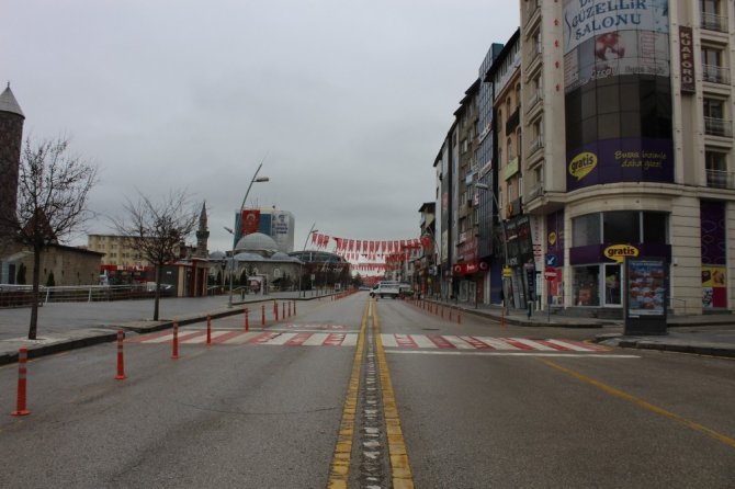 4 günlük sokağa çıkma kısıtlamasının ilk gününde Erzurum sessizliğe büründü