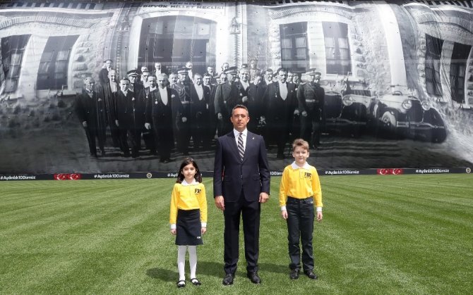100 yıl önceki fotoğraf, Fenerbahçe Stadı’nda dalgalandı