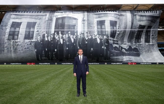 100 yıl önceki fotoğraf, Fenerbahçe Stadı’nda dalgalandı