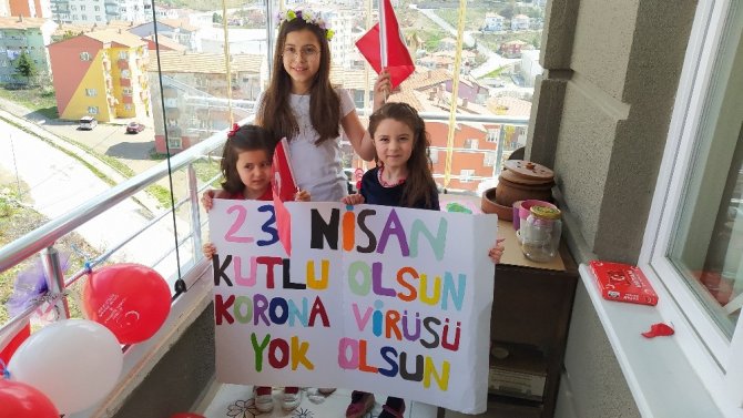 Yozgat’ta balkonlar 23 Nisan için süslendi