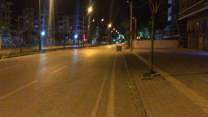 4 günlük sokağa çıkma kısıtlaması sonrası Bursa sokakları sessizliğe büründü
