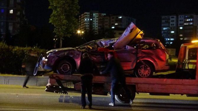 Ankara’da yol temizleme aracına çarpan otomobilin sürücüsü hayatını kaybetti