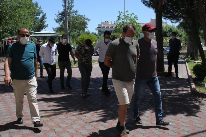 Antalya’da alıkonulan genç oryantali polis kurtardı