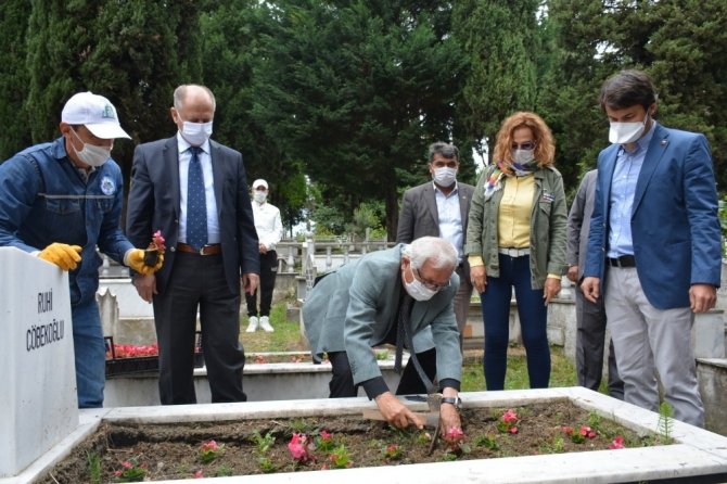 Kdz. Ereğli Belediyesi mezarlıklarda Kuran-ı Kerim okuttu