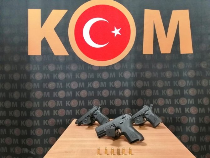 Antalya’da ruhsatsız silah ticareti operasyonu