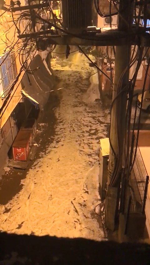 Diyarbakır’da sağanak yağmur sonrası dolu yağdı, sürücüler zor anlar yaşadı