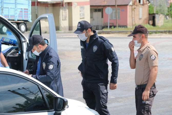 Elazığ’da sokağa çıkma kısıtlamasını ihlal edenlere 53 bin TL ceza