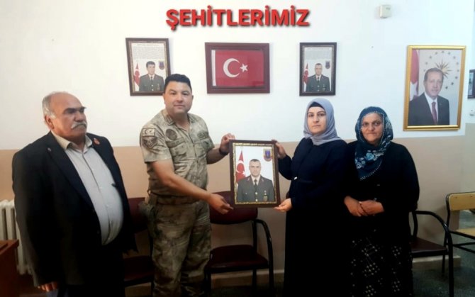 Şehit ailesinden Jandarma Karakoluna teşekkür ziyareti