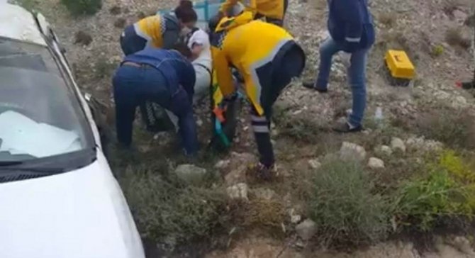 Beypazarı’nda bir araç şarampole yuvarlandı: 1 yaralı