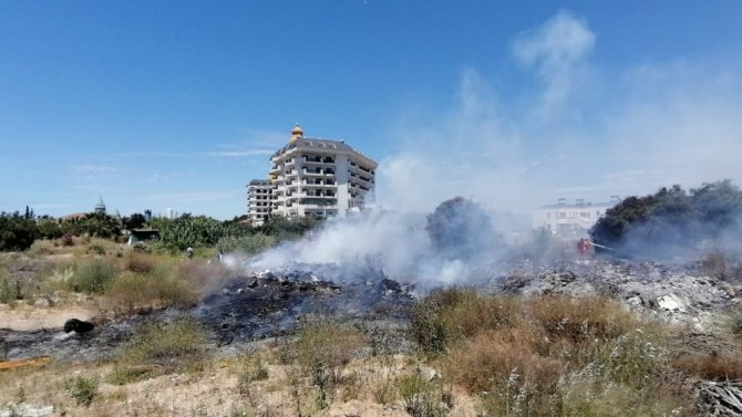 Oteller bölgesindeki yangın büyümeden söndürüldü