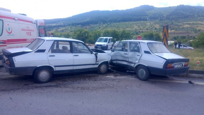Balıkesir’de trafik kazası: 1 ölü, 2 yaralı