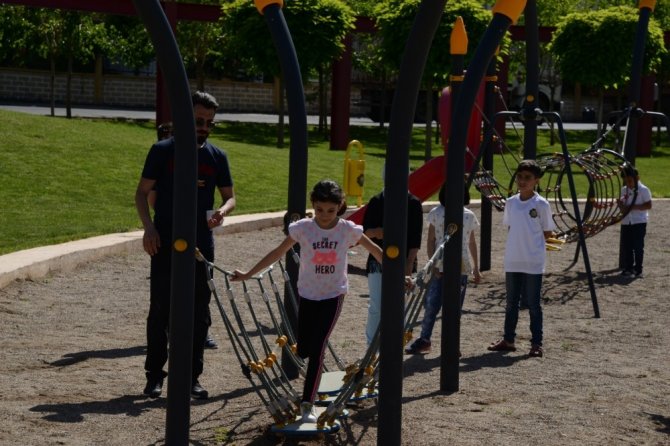 Çocuklar Büyükşehir Belediyesinin spor etkinliğiyle eğlendi