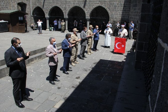 Diyarbakır’ın fethinin yıl dönümü 27 sahabenin bulunduğu camide kutlandı