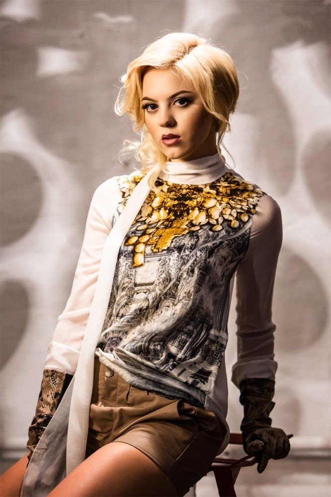 Rus model Kristina Rozhko Çeşme’ye gitmek için dua ediyor