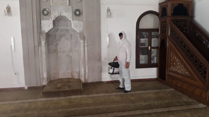Sinop’ta camiler dezenfekte ediliyor