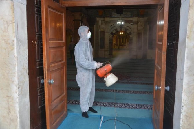 Yozgat Belediyesi camileri dezenfekte etti