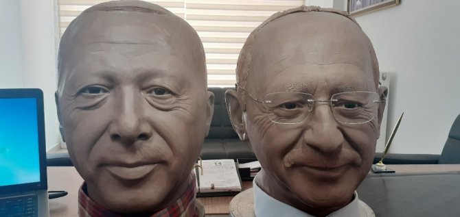 Çorumlu balmumu heykel sanatçısı iki siyasi lideri yan yana getiriyor