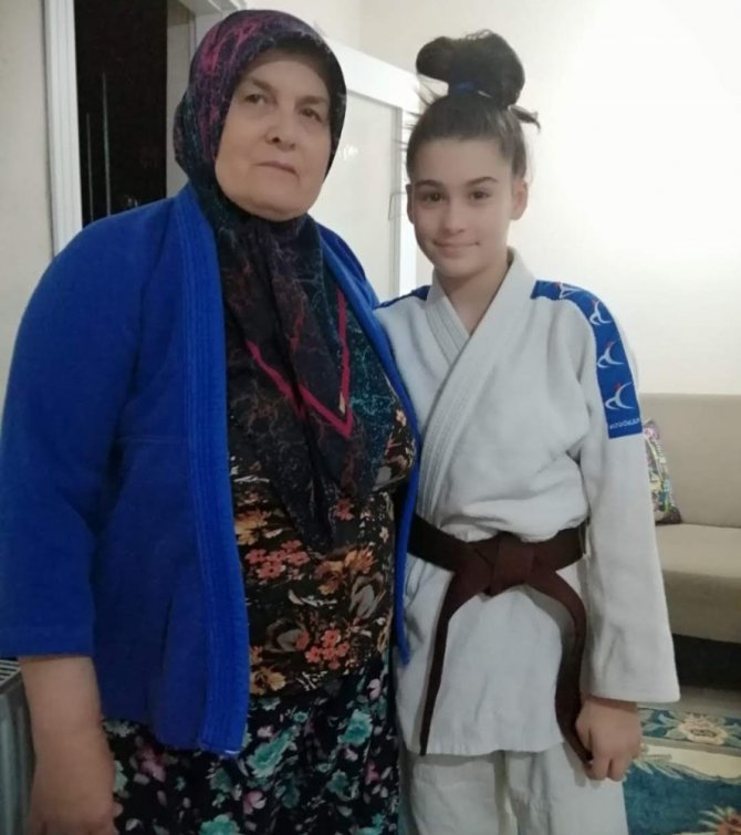 Babaanneden judocu toruna antrenman desteği