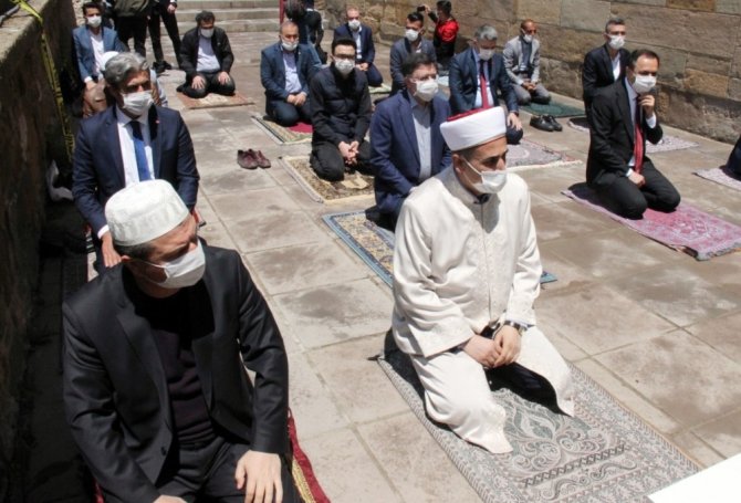 Yozgat’ta 627 camide cuma namazı kılındı