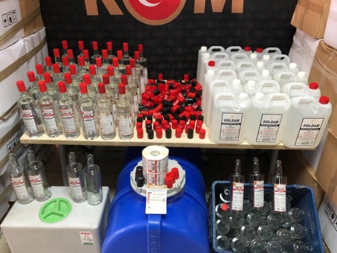 İzmir’de sahte etil alkol imalathanesine operasyon