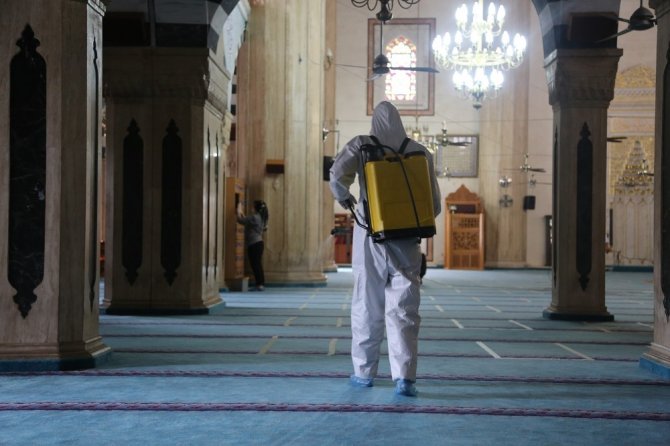Maltepe’deki camiler dezenfekte edildi