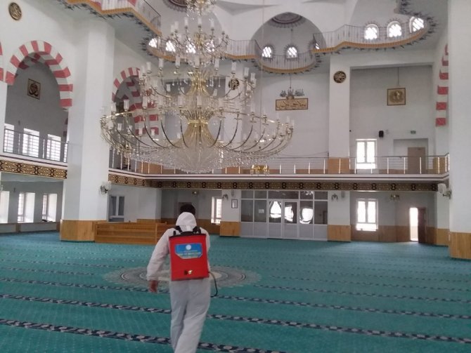 Erciş Belediyesi camileri dezenfekte etti
