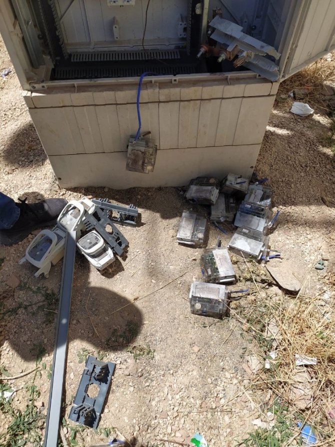 Mardin’de elektrik panosuna dadanan hırsızlar polisler tarafından yakalandı