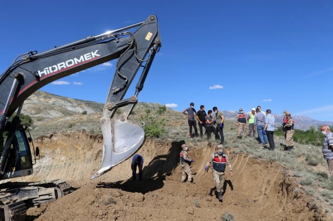 Erzincan’da inşaat kazısında savaş döneminden kaldığı tahmin edilen kemikler bulundu