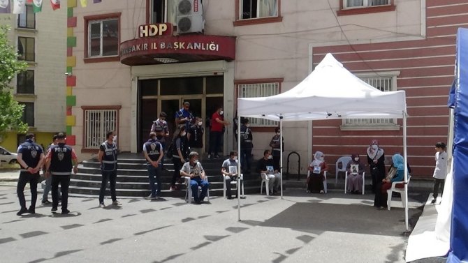 HDP önündeki ailelerin evlat nöbeti 272’nci gününde