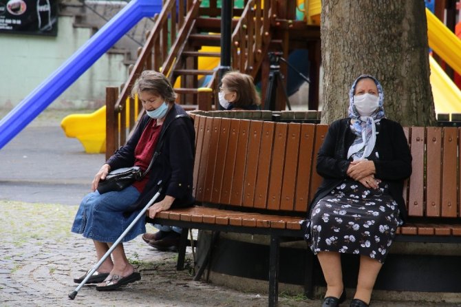 65 yaş üstü vatandaşlar dördüncü kez sokakta