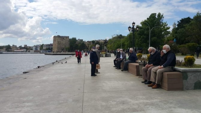 Sinop’ta yaşlılar dördüncü kez sokağa çıktı