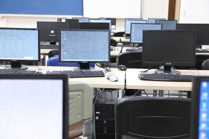 SUBÜ, bilgisayar laboratuvarlarını öğrencilere açıyor