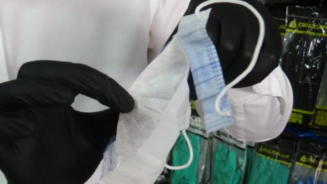 Fırsatçılar tek katlı tıbbi maskeleri 3 katlı olarak piyasa sürüyor