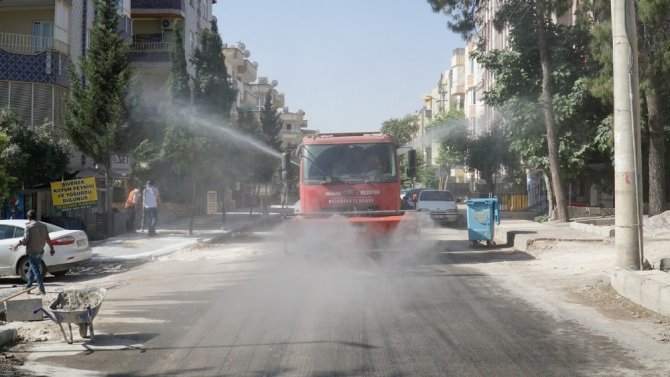 Haliliye’de cadde ve sokaklar köpüklü suyla yıkandı